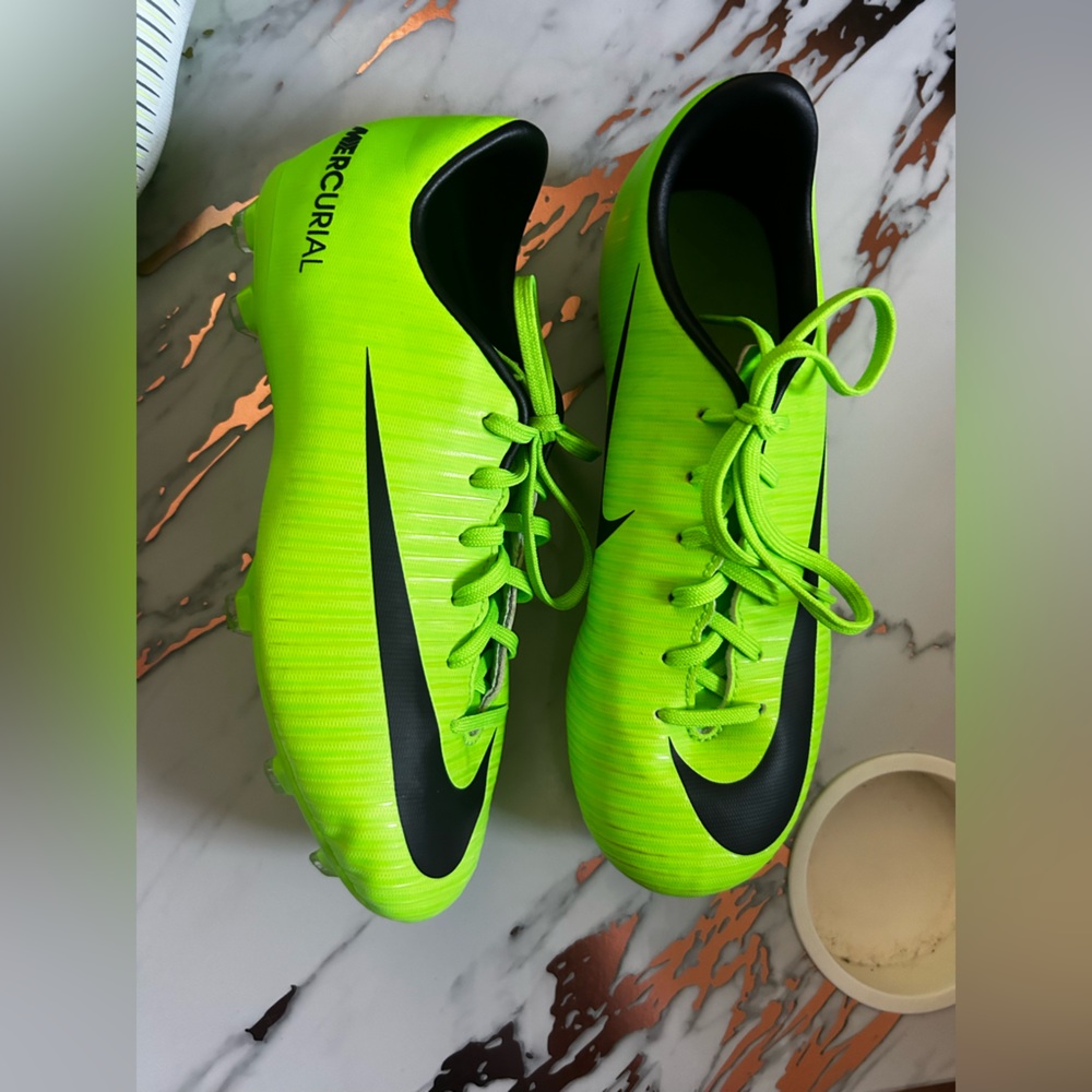 Kids soccer cleats